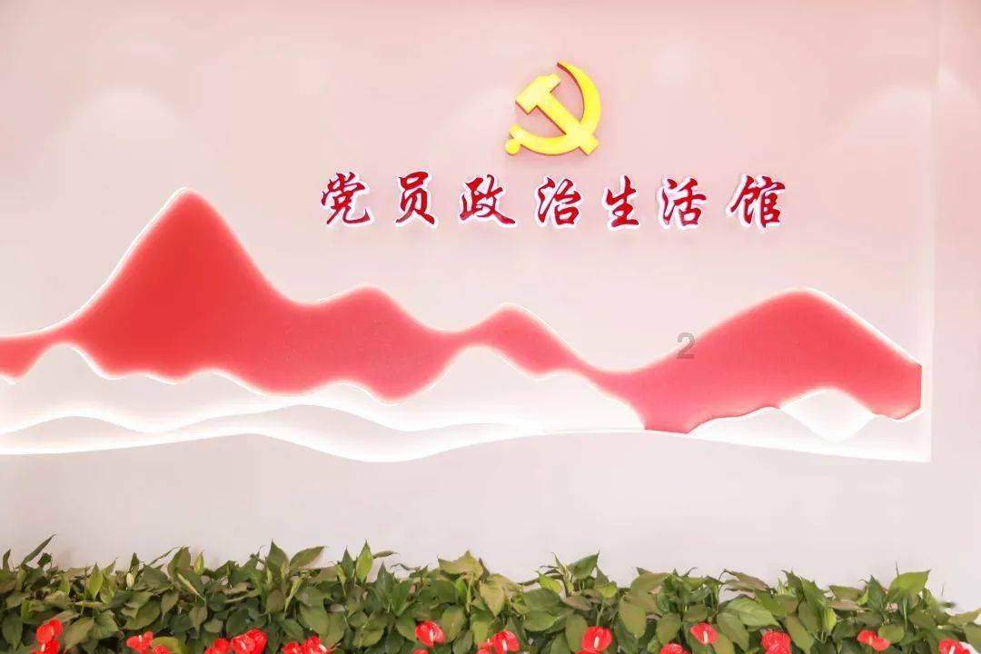 救援臭美男孩
